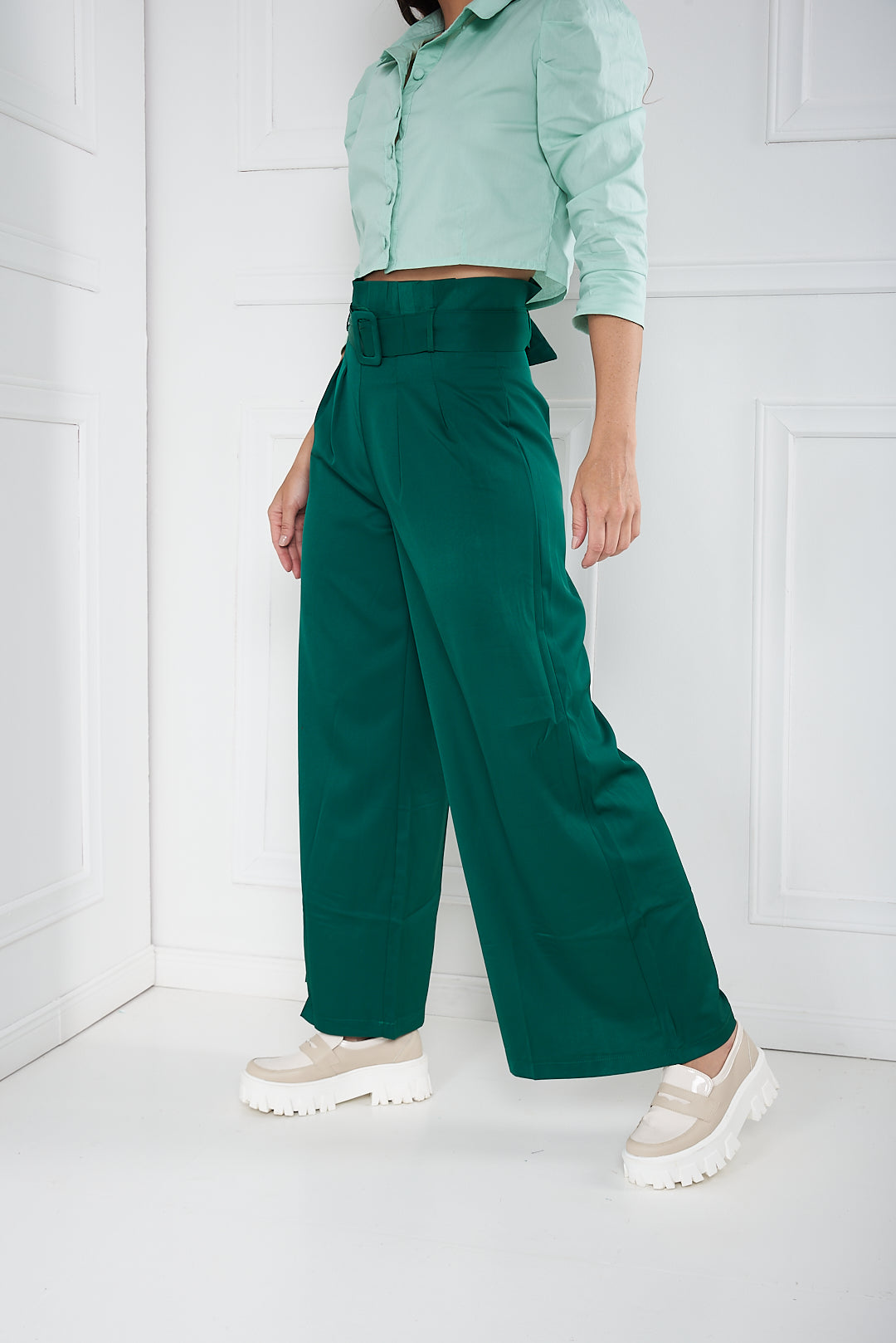 Pantalón recto con correa, verde y negro