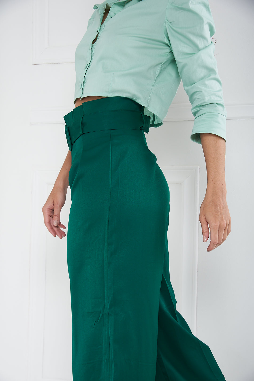 Pantalón recto con correa, verde y negro